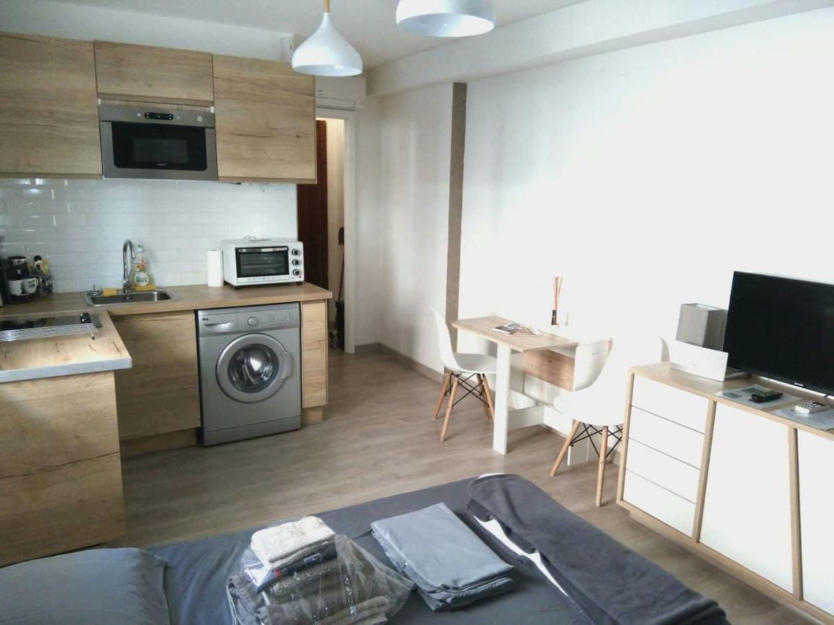 Appartement Climatisé à 300m Du Port. Refait à Neuf. *